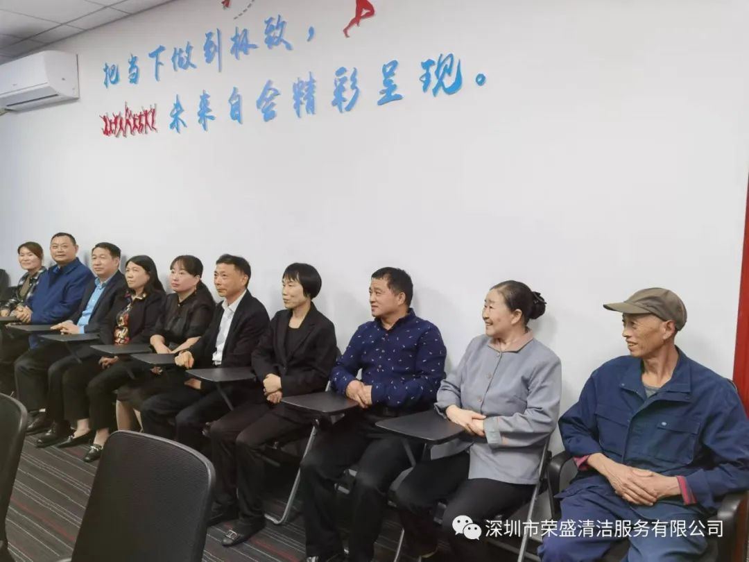 重庆市人力社保局农民工事情处交流座谈会-
